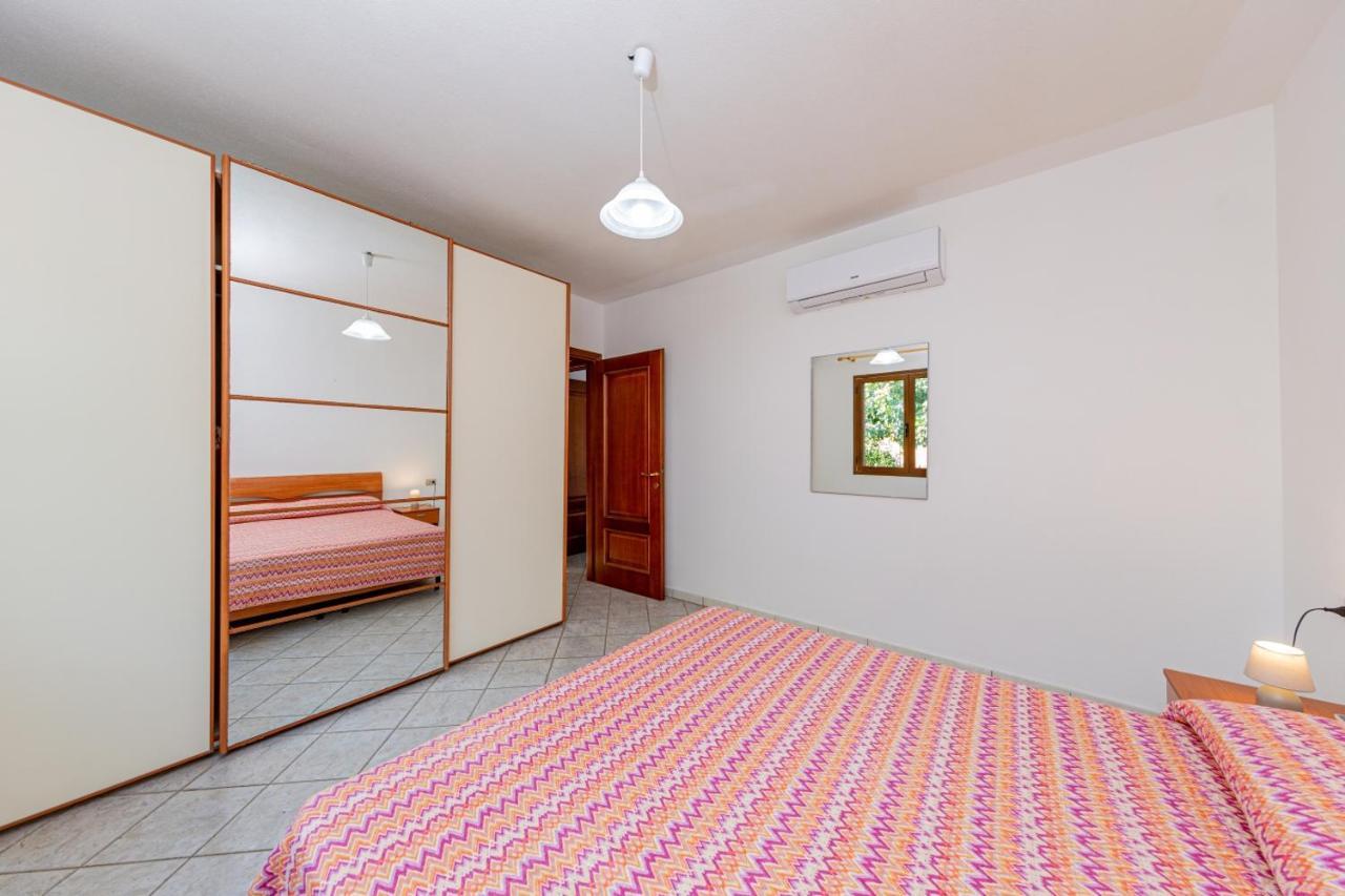 Appartamento Residenziale Trilocale 6 Posti Letto Via Sardegna San Teodoro San Teodoro  Exterior foto