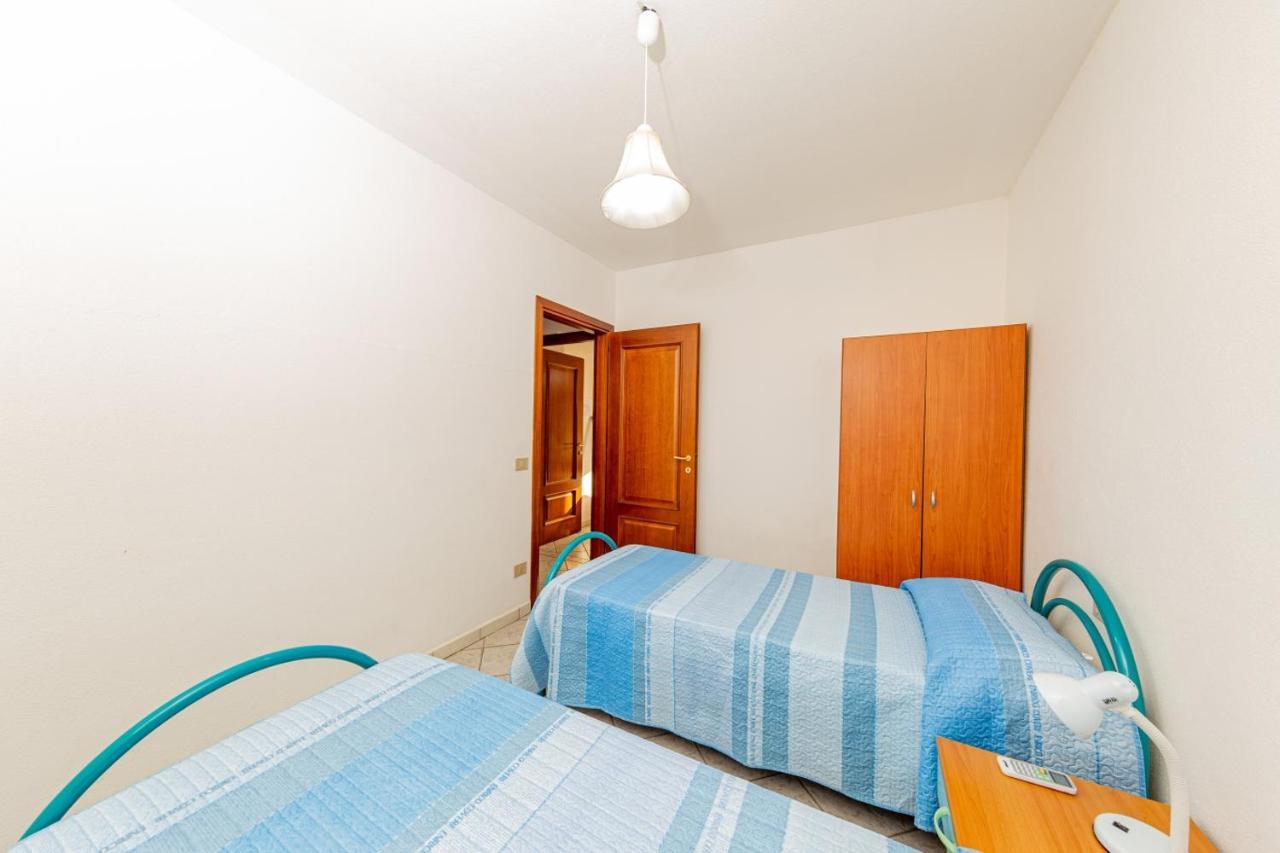 Appartamento Residenziale Trilocale 6 Posti Letto Via Sardegna San Teodoro San Teodoro  Exterior foto
